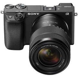 Sony A6400 + 18-135mm Lens Kiti
