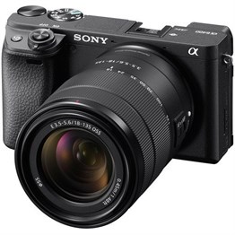 Sony A6400 + 18-135mm Lens Kiti